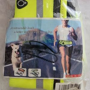 Retractable dog leash with fanny pack